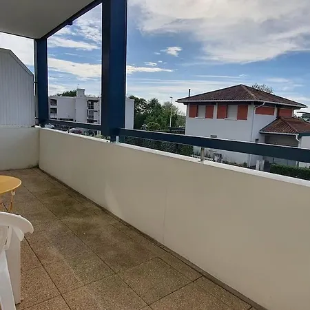 Le Paisible Yourhosthelper * באיון