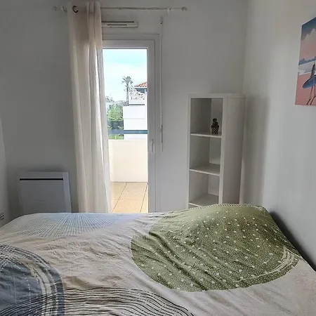 Le Paisible Yourhosthelper באיון