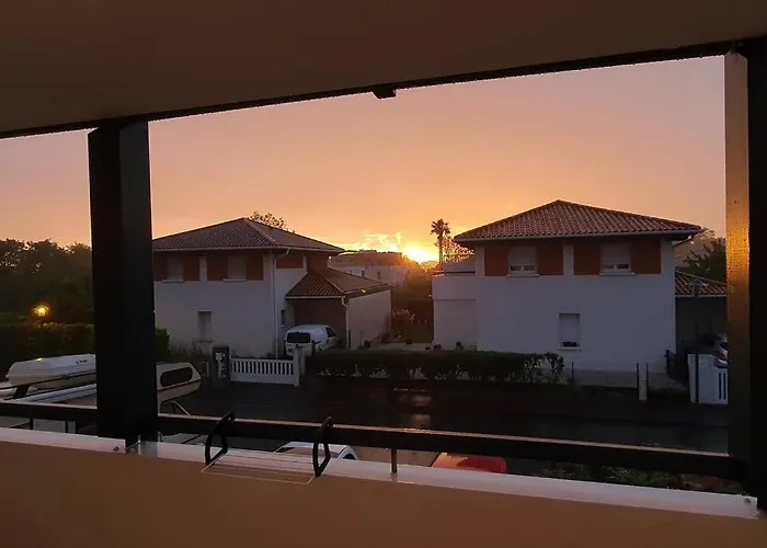 Le Paisible Yourhosthelper *